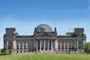 Die Westseite des Reichstagsgebäudes mit seiner Glaskuppel