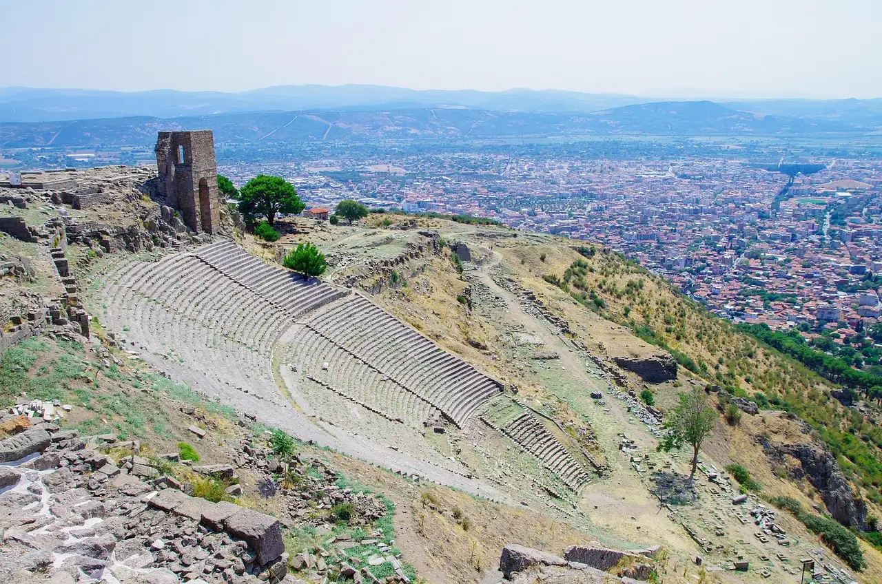 Das steile antike Theater auf der Akropolis von Pergamon in der Türkei