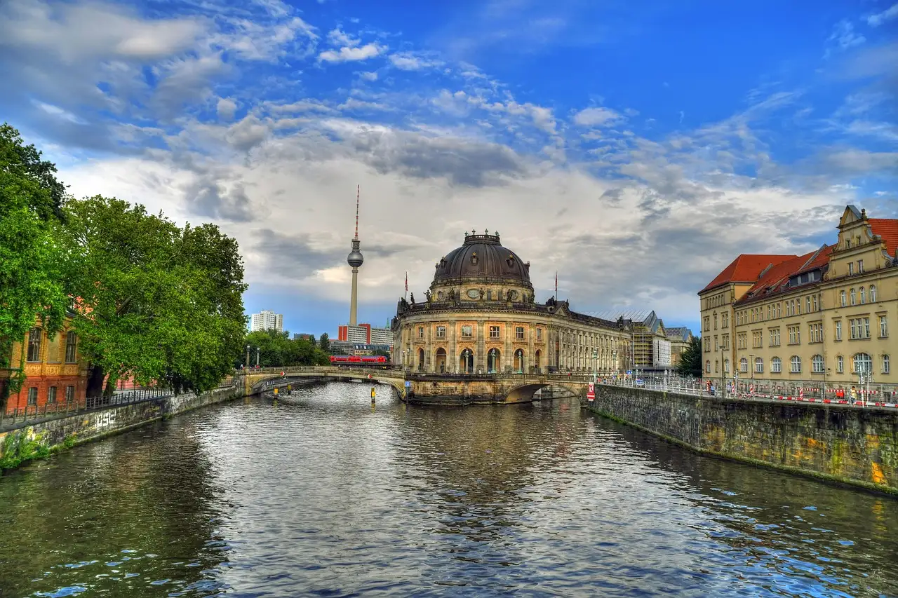 El Bode-Museum junto al Spree, en la punta de la Isla de los Museos
