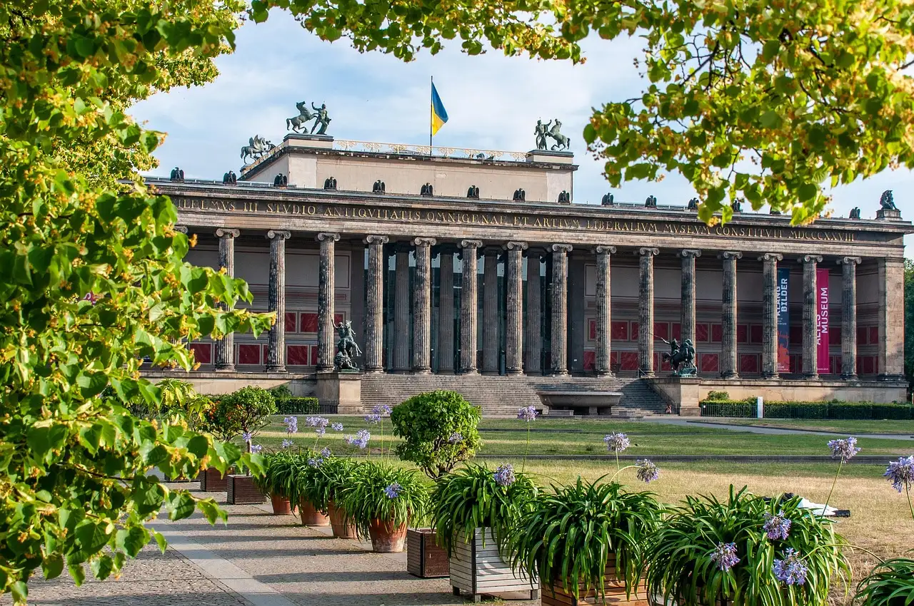 El Altes Museum de la Isla de los Museos, visto desde el Lustgarten