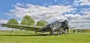 Un avión de hélice Ju 52 antiguo sobre la hierba del parque de visitantes del aeropuerto de Múnich