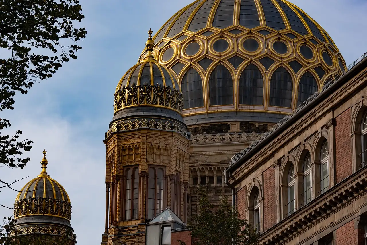 The gold domes of the New Synagogue in Berlin