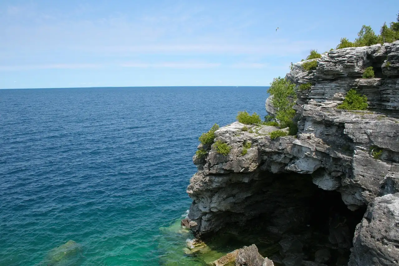 Limestone cliffs above clear turquoise water on Georgian Bay