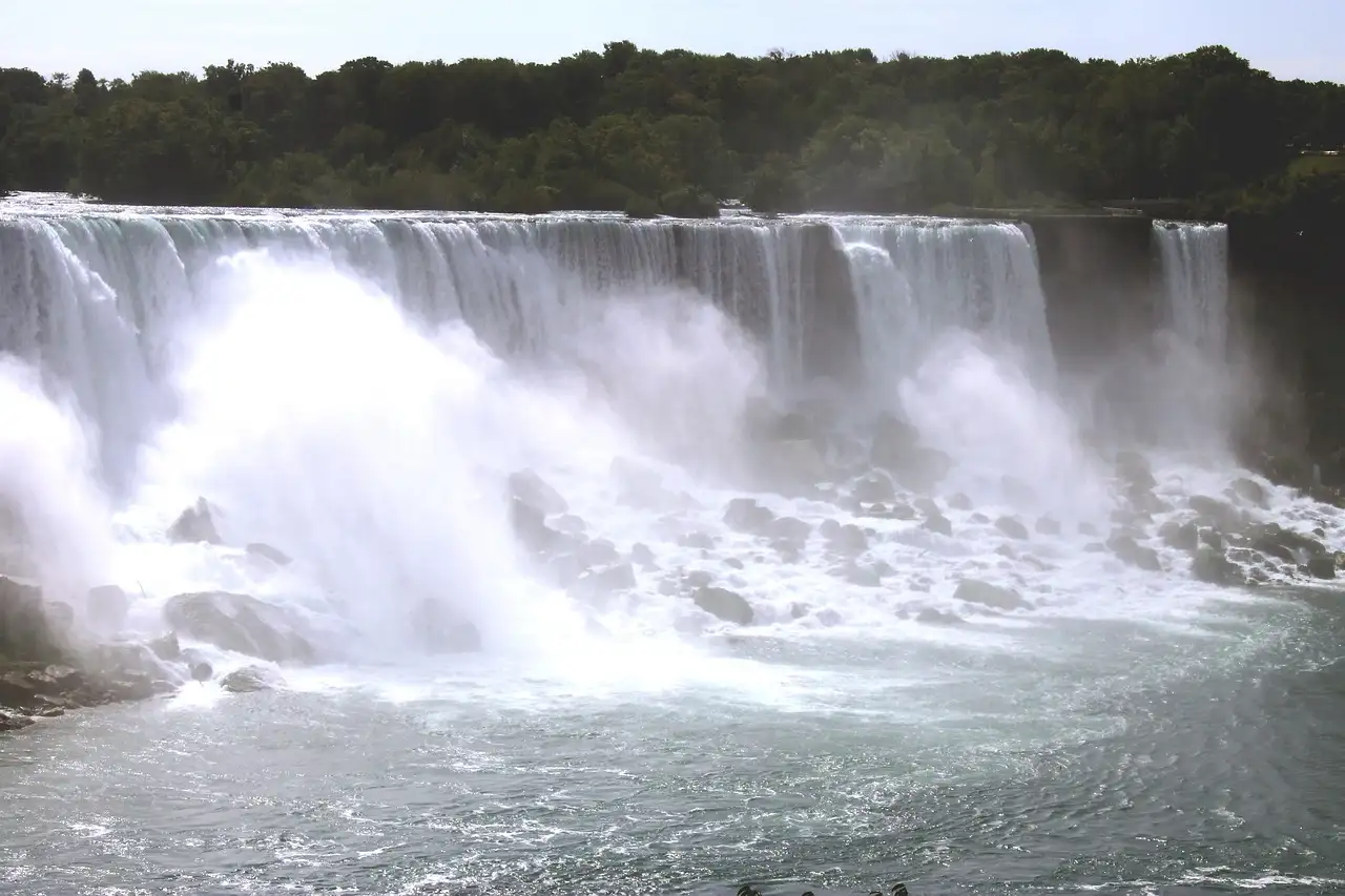 The American Falls crashing onto the rocks below